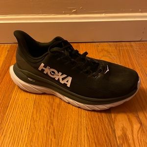 Hoka Mach 4 - Size 11 - Black and white